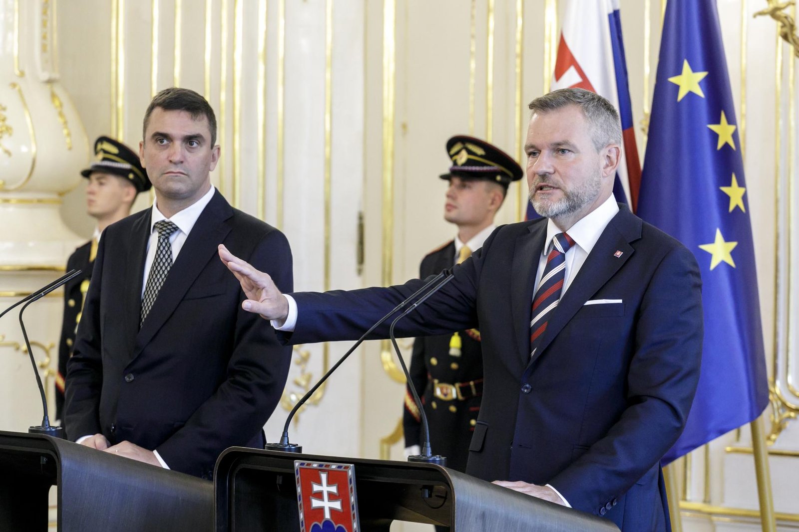 Pellegrini žiada, aby sa sviatky rušili len dočasne, varuje aj pred generálnym štrajkom