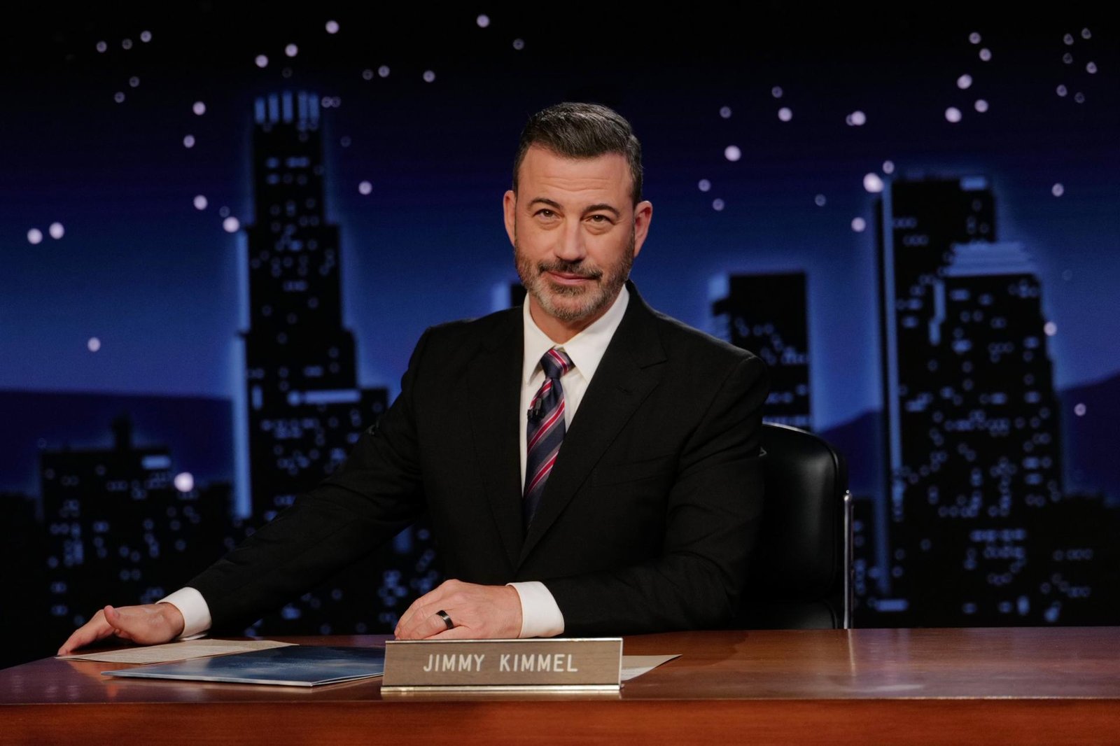 Spoločnosti Sinclair a Nexstar obnovia vysielanie talk show Jimmyho Kimmela Spoločnosti Sinclair a Nexstar obnovia vysielanie talk show Jimmyho Kimmela