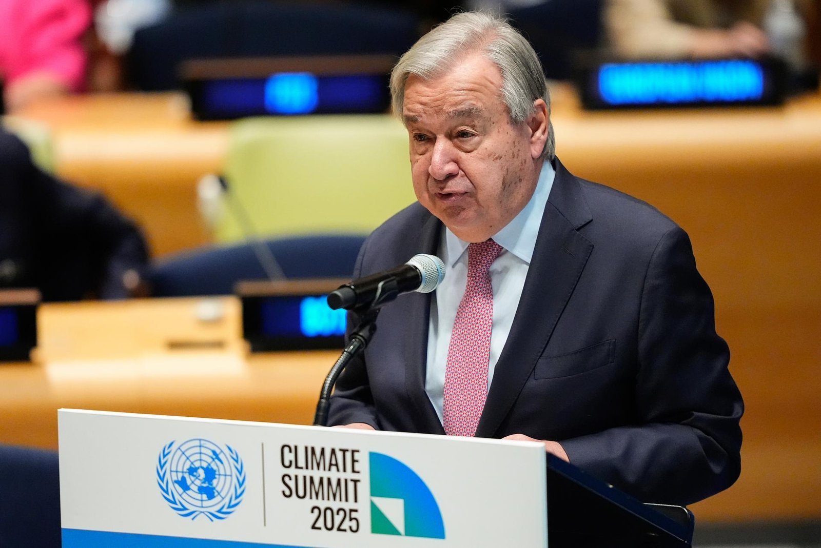 Signatári Parížskej dohody by mali stanoviť nové ciele, tvrdí Guterres. Zmenu klímy označil Trump ako podvod