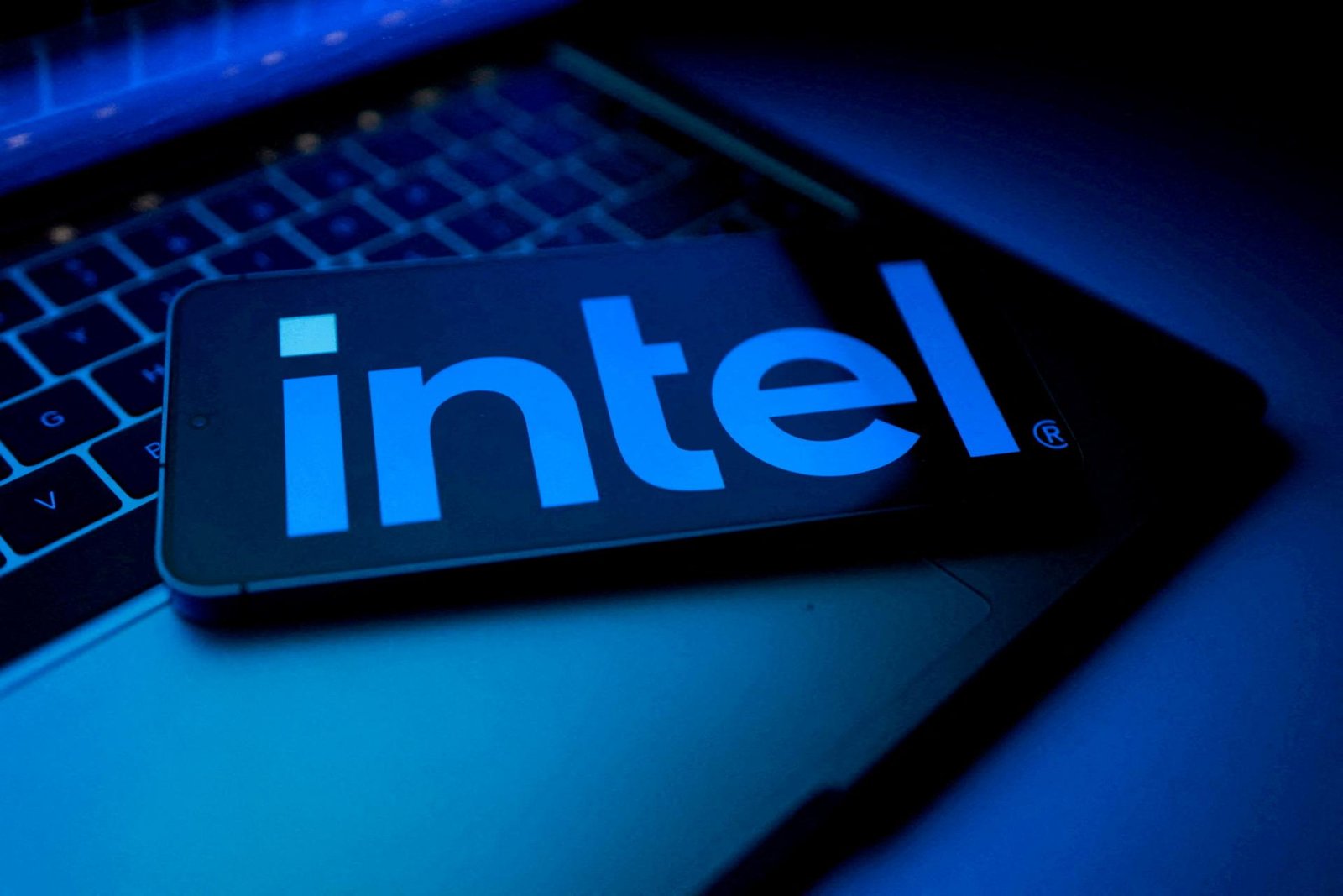 Intel kedysi kráľ procesorov, dnes outsider Intel kedysi kráľ procesorov, dnes outsider