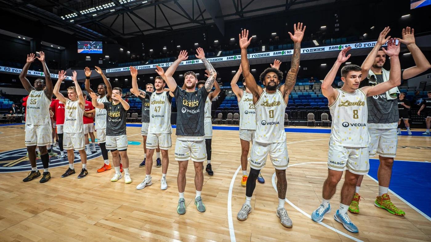 Neuveriteľná dráma a šťastie. Basketbalisti Levíc postúpili do Ligy majstrov trojkou v poslednej sekunde