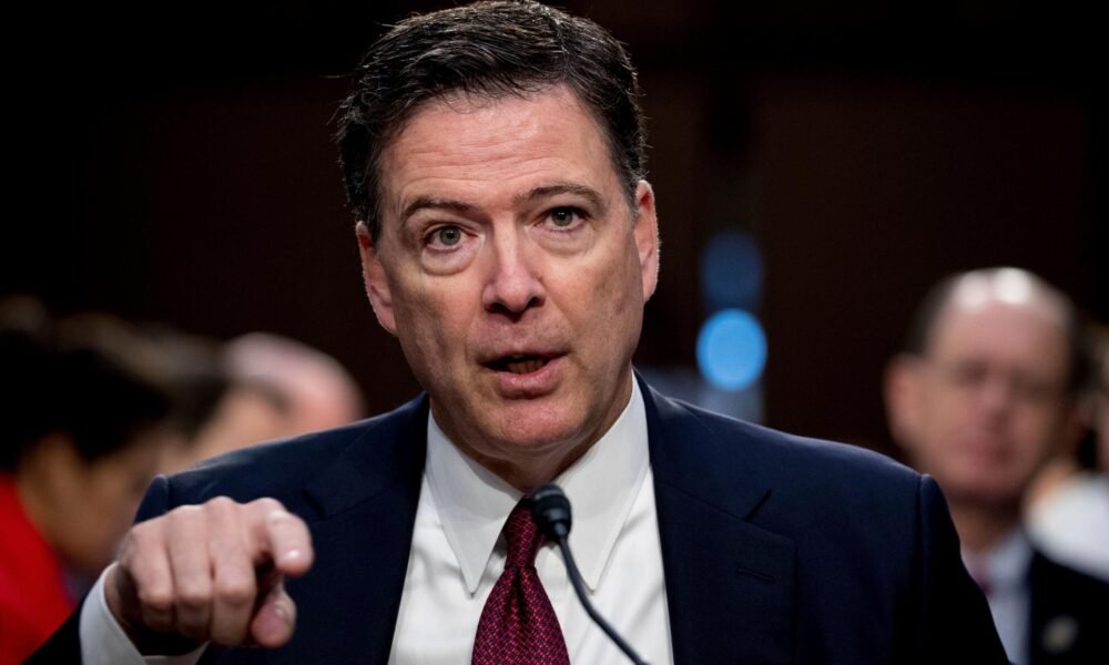 Bývalý riaditeľ FBI Comey čelí obvineniam z dvoch trestných činov. Nebojím sa, odkazuje Bielemu domu Bývalý riaditeľ FBI Comey čelí obvineniam z dvoch trestných činov. Nebojím sa, odkazuje Bielemu domu