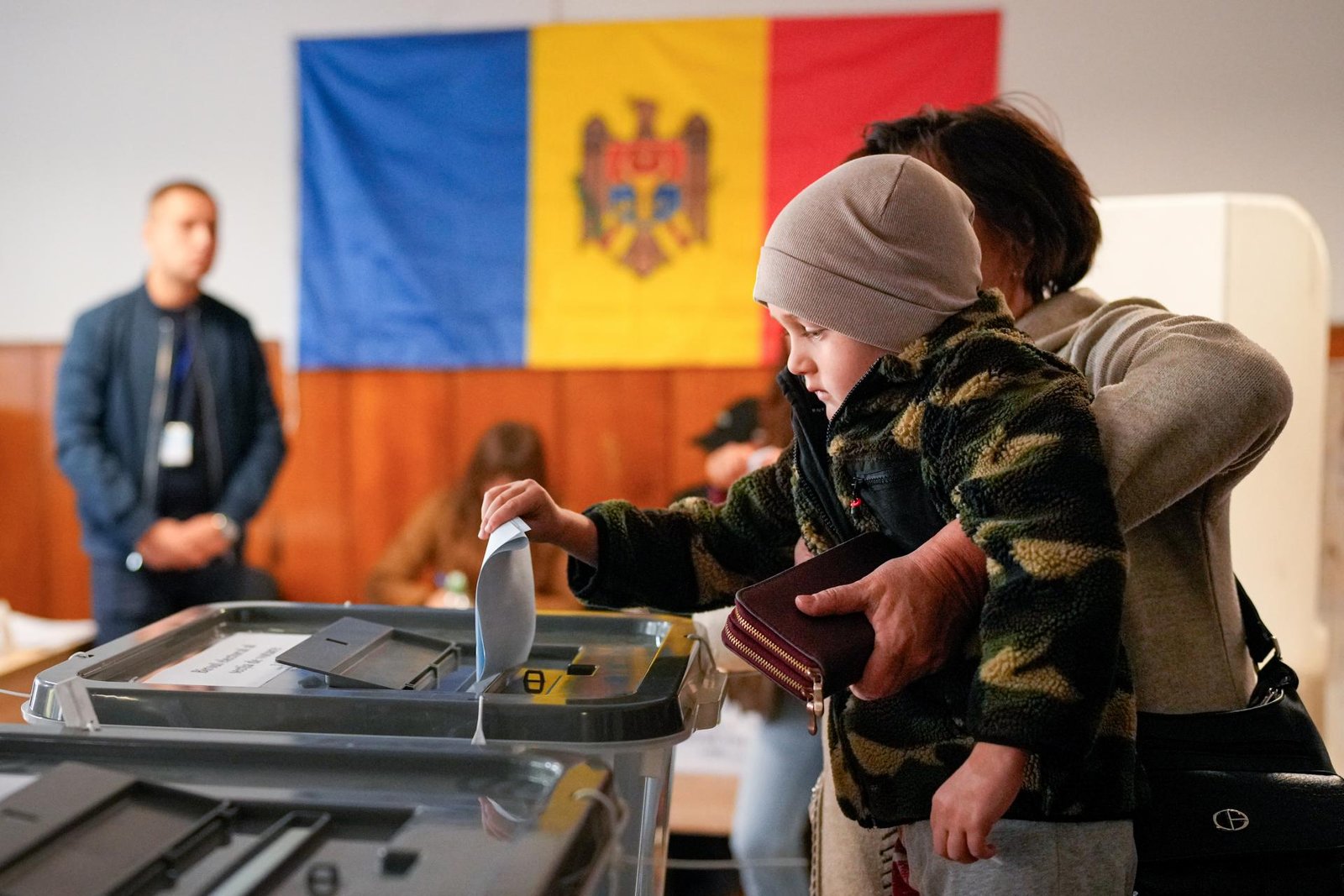 V moldavských parlamentných voľbách jasne vedie proeurópska strana PAS