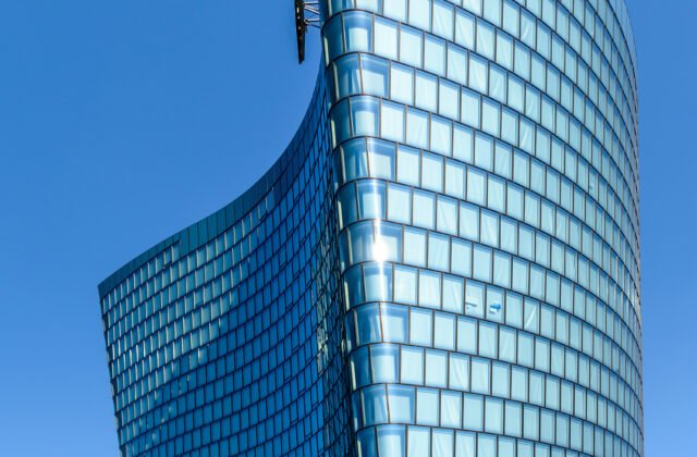 Rakúska energetická firma OMV prepustila zamestnanca pre špionáž pre Rusko