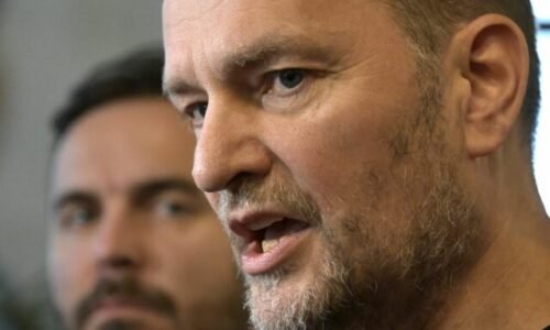 Matovič hovorí o zrade od vlastných poslancov, o podporení novely ústavy sa dozvedel len pár minút pred hlasovaním