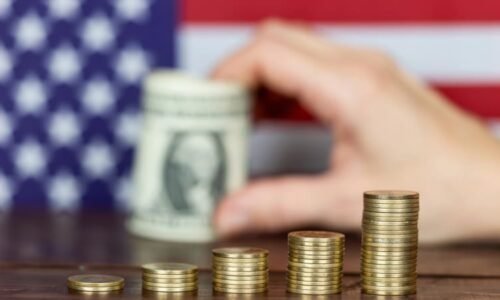 V USA šly sazby dolů navzdory nebezpečnému signálu. Co to znamená pro hypotéky a investory? V USA šly sazby dolů navzdory nebezpečnému signálu. Co to znamená pro hypotéky a investory?