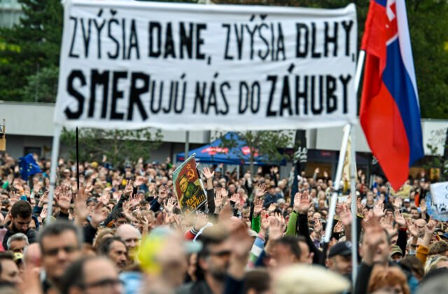 V Bratislave sa bude opäť protestovať proti konsolidácii, odborári sa zídu pred parlamentom