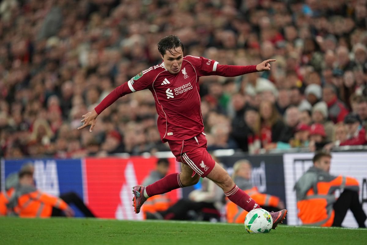 VIDEO Kuriózny vyrovnávajúci gól Chiesu v závere vyvolal rozruch. Premier League vydala stanovisko, prečo platil