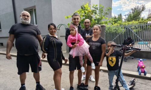 REPORTÁŽ: Celé romské rodiny volí Babiše. Trápí je byznys s chudobou i drahé kobzole