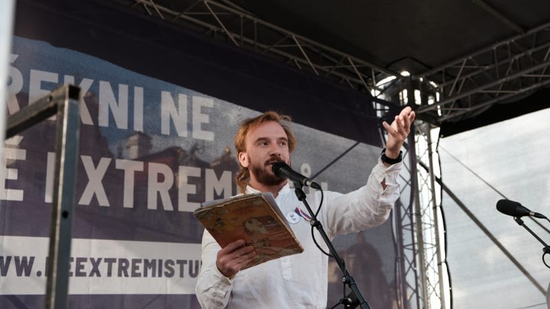 OBRAZEM: Velký návrat Mikuláše Mináře. Milion chvilek zaplnil Staroměstské náměstí OBRAZEM: Velký návrat Mikuláše Mináře. Milion chvilek zaplnil Staroměstské náměstí