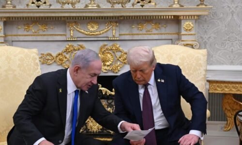 Rukojmí, stažení Izraele i pomoc Palestincům. Co obsahuje Trumpův 20bodový plán pro Gazu?