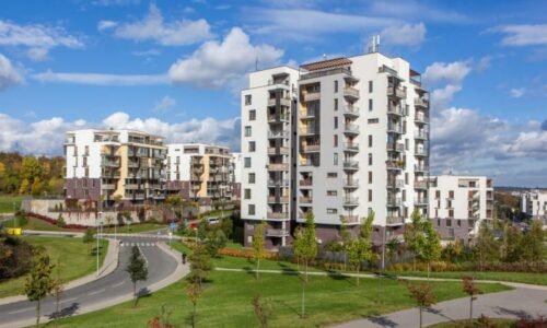 Boj o řešení krize bydlení: Levné úvěry či státní developer, předhánějí se strany. Co slibují?