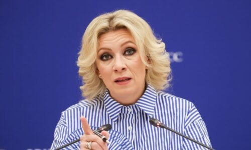 „Další šílené opatření.“ Kreml spílá Česku kvůli zákazu vstupu pro ruské diplomaty