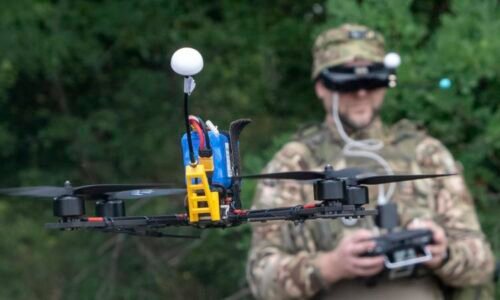 Revoluce na bojišti: Ukrajina posílá na Rusy roje dronů. Jejich útok řídí umělá inteligence