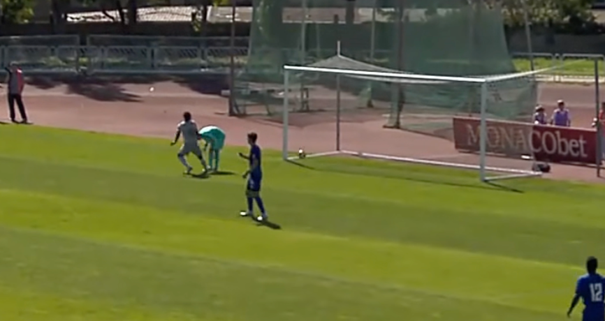 VIDEO Brankár Slovana Bratislava nepochopiteľným zlyhaním potopil svojich spoluhráčov