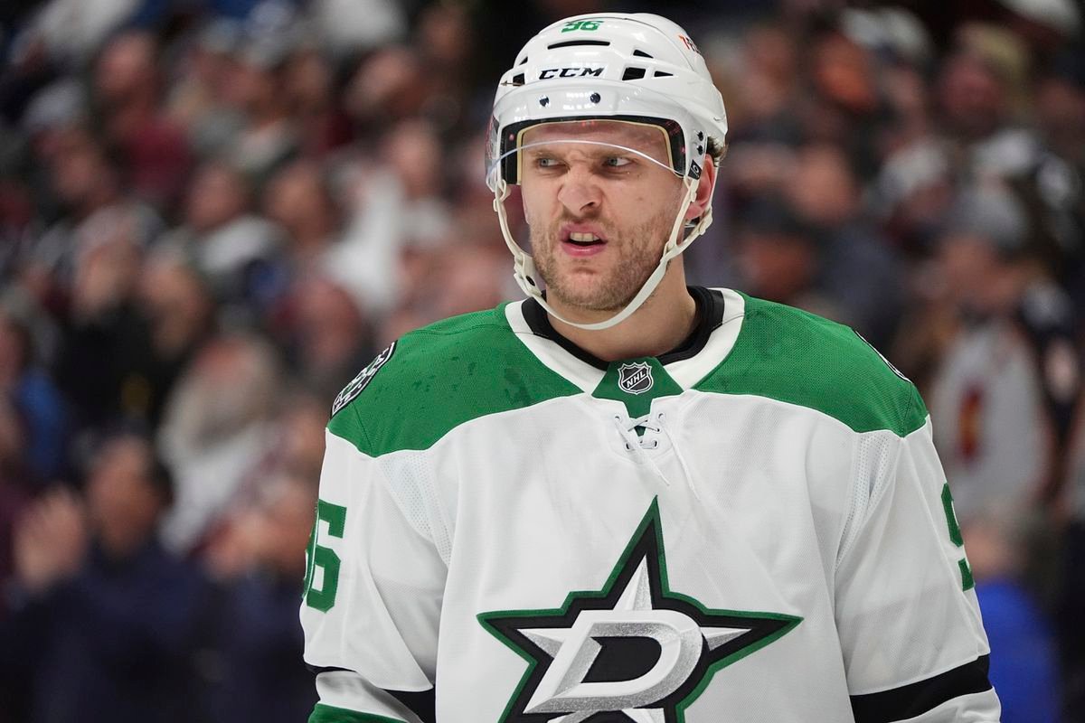Hviezda NHL má problémy, dostala sa do sporu s armádou. Kritici hovoria o výsade športovcov