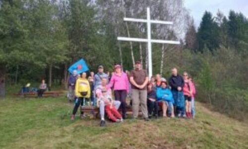 Výstup k slovenskému dvojkrížu na Capkovom vrchu sa vydaril, tradícia pokračuje Výstup k slovenskému dvojkrížu na Capkovom vrchu sa vydaril, tradícia pokračuje