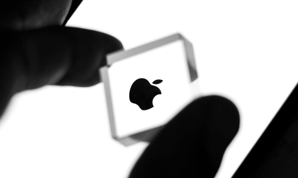 EU Commission lashes out at Apple for wanting landmark digital law scrapped – POLITICO