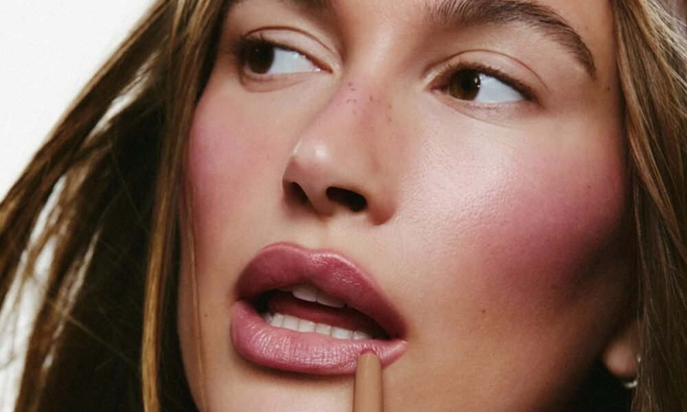 Lip Contours: Beauty’s Most Divisive Debate in 2025