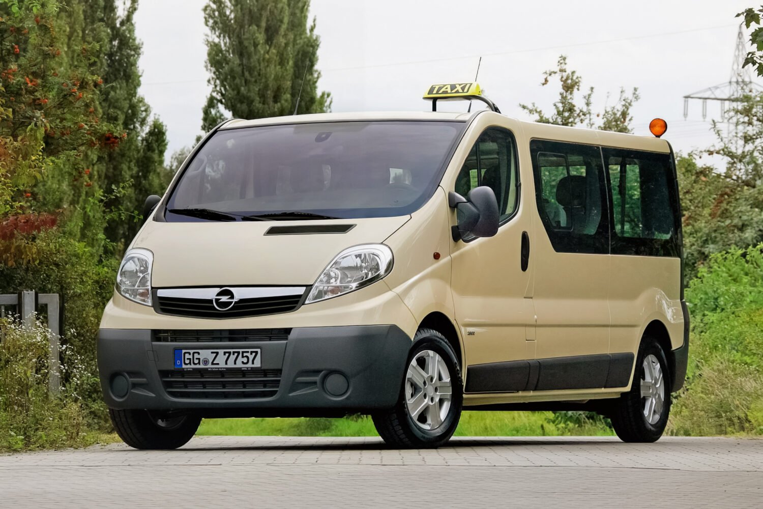 Opel Vivaro oslavuje: Od ťažného koňa po moderný elektromobil!