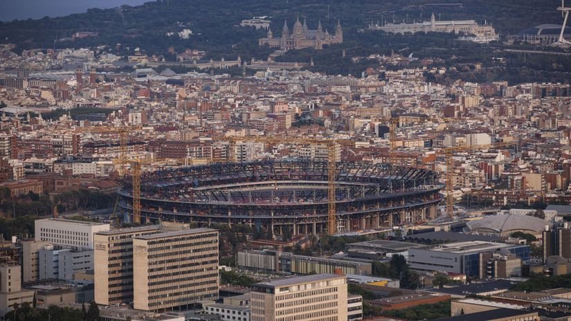 Slávny Nou Camp ako diaľnica do Košíc. Otvorenie v nedohľadne, Barcelona prichádza o milióny