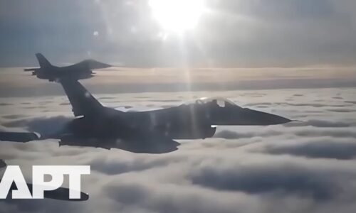 Ukrajinské stíhačky F-16 zostreľujú nepriateľské drony na dramatických záberoch. Ukrajinské stíhačky F-16 zostreľujú nepriateľské drony na dramatických záberoch.