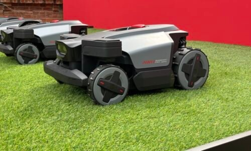 Robotická sekačka s AI? Roborock představil své zahradní pomocníky, slibuje úsporu času i práce Robotická sekačka s AI? Roborock představil své zahradní pomocníky, slibuje úsporu času i práce