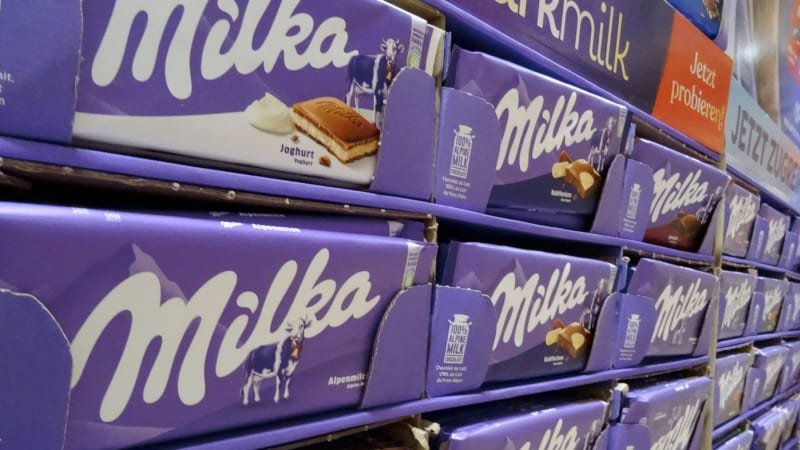 Kvůli smrskflaci míří na výrobce čokolády v Německu žaloba. V Česku mu to prošlo Kvůli smrskflaci míří na výrobce čokolády v Německu žaloba. V Česku mu to prošlo