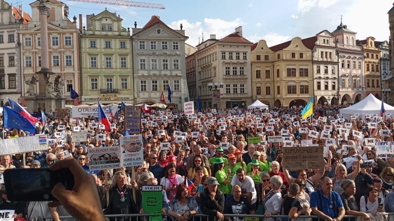 ON-LINE: Zlo se odkopalo, řekl na demonstraci Milionu chvilek Ludwig. Zmínil Babiše i Konečnou