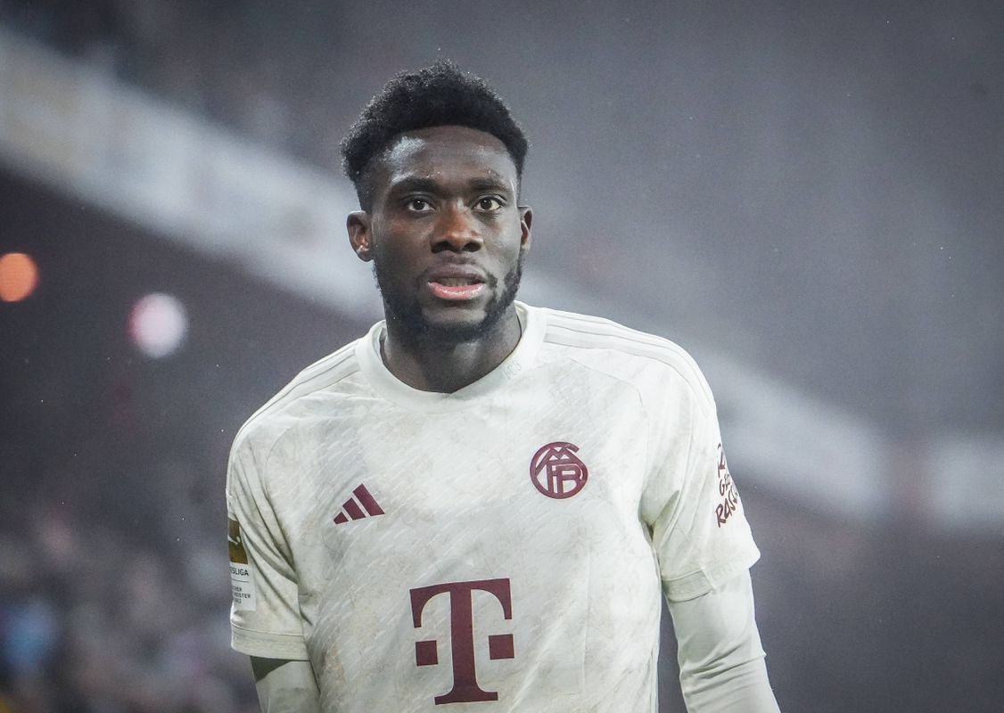 Dobrá správa pre Bayern Mníchov. Davies sa vrátil do tréningového procesu s loptou