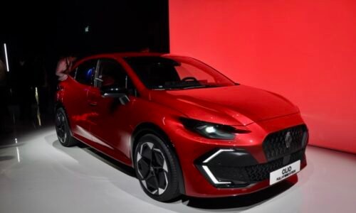 Renault představuje nové Clio. Designem cílí na mladé, ale potěší i staromilce Renault představuje nové Clio. Designem cílí na mladé, ale potěší i staromilce