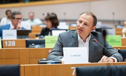 Tvrdá kritika Knotka z ANO: Jsme v šoku, zpochybňujete vědce, vzkazují mu europoslanci Tvrdá kritika Knotka z ANO: Jsme v šoku, zpochybňujete vědce, vzkazují mu europoslanci
