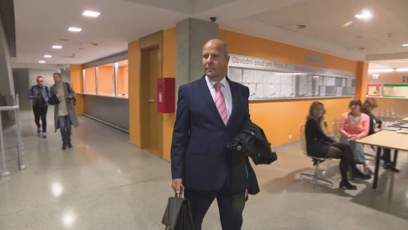 Hlubuček odmítl, že by bral úplatky. Jsem maskotem kauzy Dozimetr, prohlásil