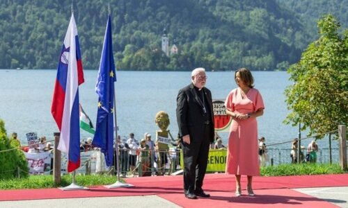 Mons: Gallagher v Slovinsku: Vo svete rozdelenom vojnami je hľadanie mieru odvahou