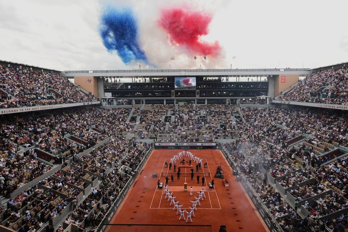Posledný tradičný grandslam je vo Francúzsku. Čiarových rozhodcov nechcú len tak odpísať