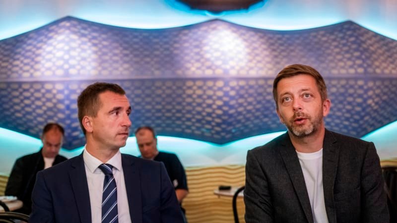 Česká koruna? Jen devadesátková iluze. Euro je i bezpečnostní otázka, říkají Starostové Česká koruna? Jen devadesátková iluze. Euro je i bezpečnostní otázka, říkají Starostové