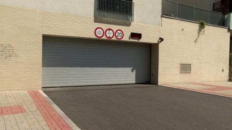 Měl kuklu a zběsile střílel. policie řeší případ z pražské libně, zřejmě šlo o rodinný spor