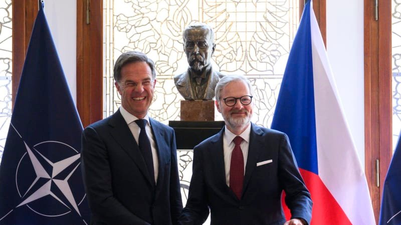 Fiala: Už nejsme černým pasažérem NATO. Česko je spolehlivý partner, pochvaloval si Rutte Fiala: Už nejsme černým pasažérem NATO. Česko je spolehlivý partner, pochvaloval si Rutte