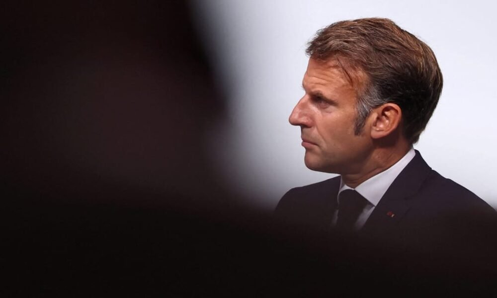 Politico: Francúzsko už nezachráni ani Macronova rezignácia