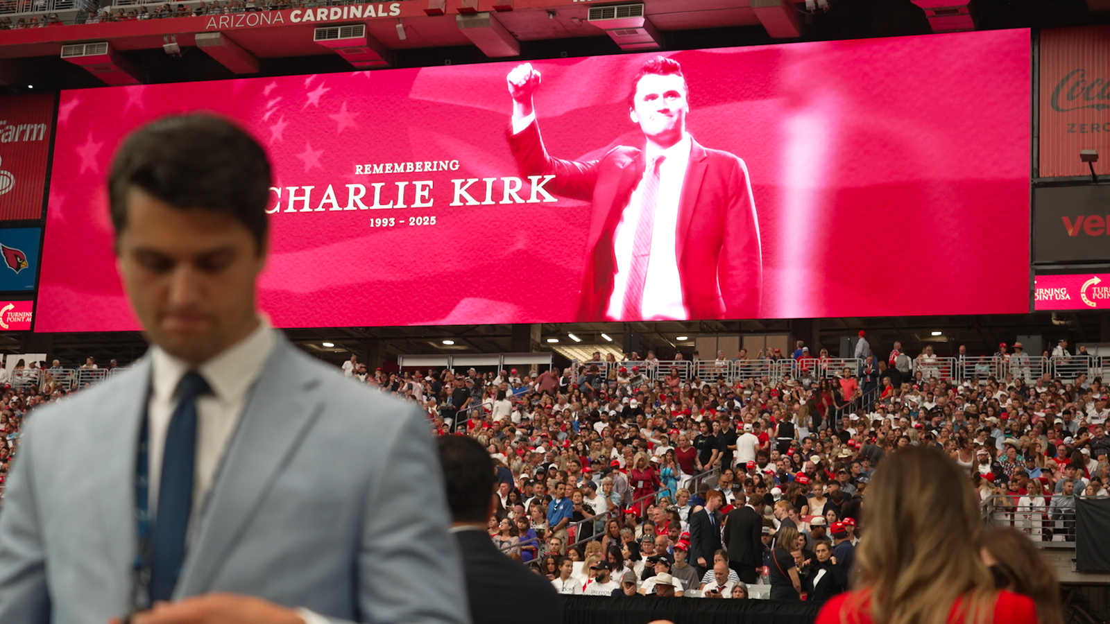 USA: Hnutie Charlieho Kirka rastie v dôsledku jeho atentátu – rovnako ako priepasť v americkej politike USA: Hnutie Charlieho Kirka rastie v dôsledku jeho atentátu – rovnako ako priepasť v americkej politike
