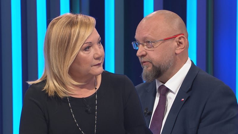 Turek ve vládě? Bez jasného vysvětlení velký problém, reagovala Schillerová na dotaz Bartoška Turek ve vládě? Bez jasného vysvětlení velký problém, reagovala Schillerová na dotaz Bartoška