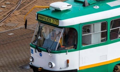 Stopka pro Ještěd: Tramvaje nepojedou, hrozí propad trati. Začíná akutní oprava klíčového úseku Stopka pro Ještěd: Tramvaje nepojedou, hrozí propad trati. Začíná akutní oprava klíčového úseku