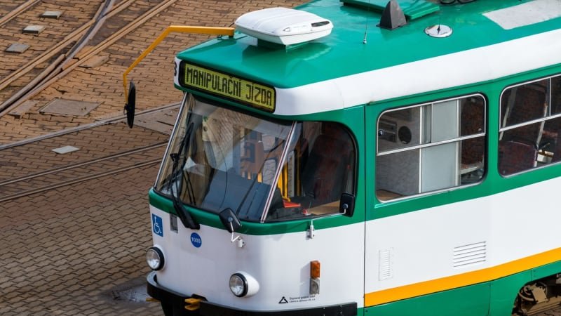 Stopka pro Ještěd: Tramvaje nepojedou, hrozí propad trati. Začíná akutní oprava klíčového úseku Stopka pro Ještěd: Tramvaje nepojedou, hrozí propad trati. Začíná akutní oprava klíčového úseku