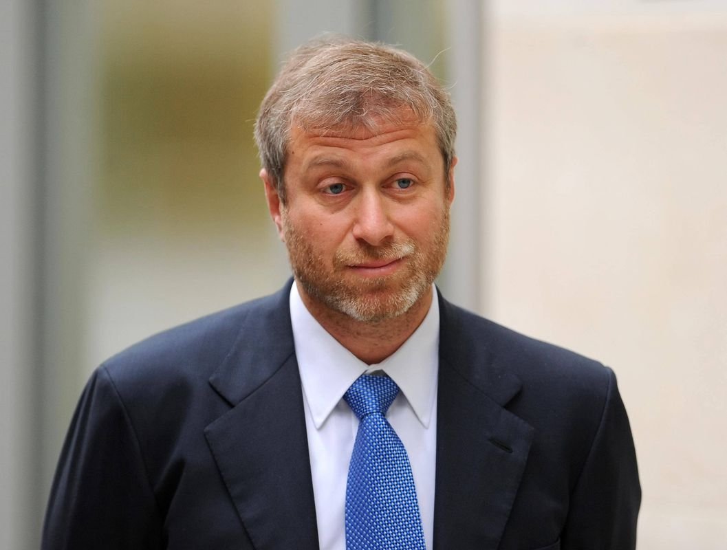 Roman Abramovič je späť v akcii. V Európe plánuje kúpiť známy klub