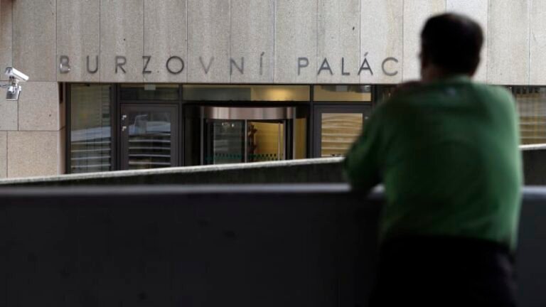 Odchod čez z pražské burzy by zamával s trhem. hrozil by odliv investorů i ztráta prestiže