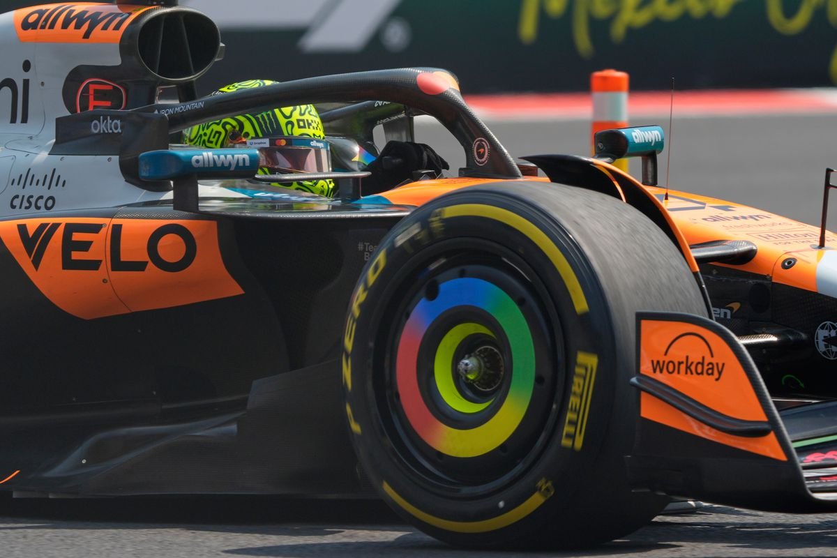 Veľká cena Mexika: Lando Norris ovládol posledný tréning. Max Verstappen hlásil problém