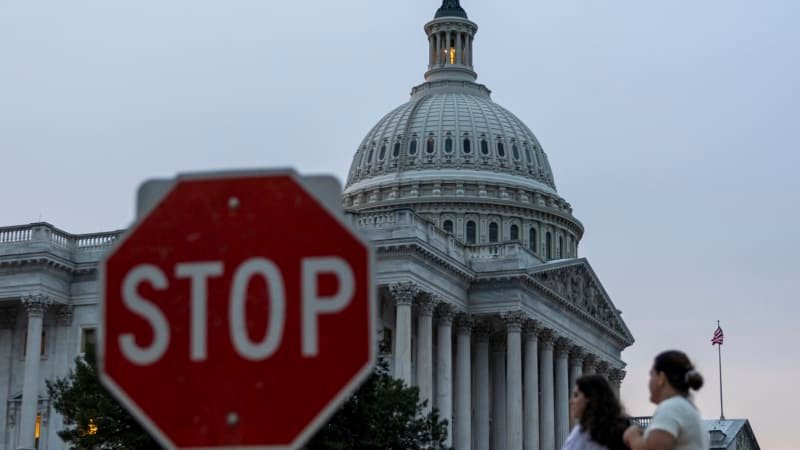 Shutdown v USA: Lidé nedostávají výplatu, služby kolabují. Jak dopadá na běžné Američany? Shutdown v USA: Lidé nedostávají výplatu, služby kolabují. Jak dopadá na běžné Američany?