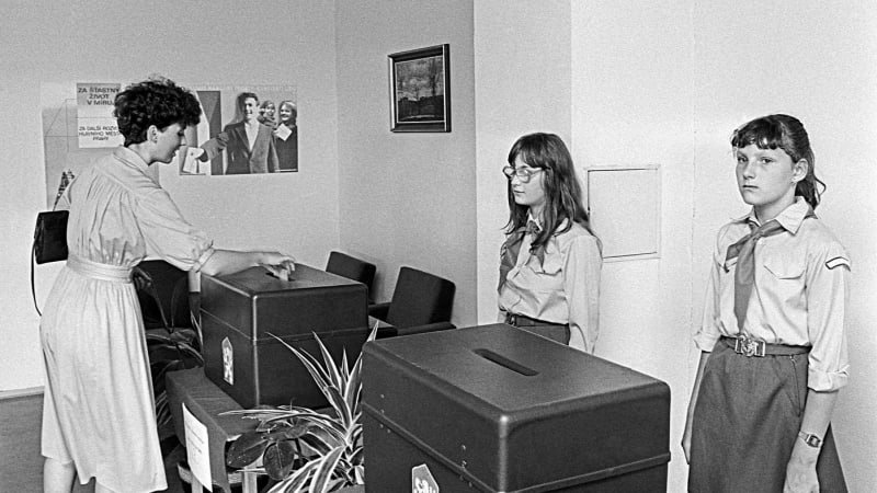 REPORTÁŽ: Volili jsme voly. Pamětník vzpomíná na urny, u kterých stály pionýrky REPORTÁŽ: Volili jsme voly. Pamětník vzpomíná na urny, u kterých stály pionýrky