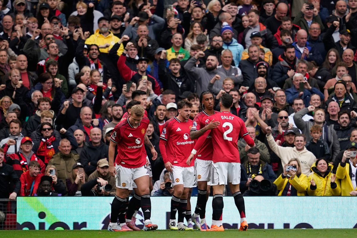 Arsenal zvládol londýnske derby proti West Hamu, Manchester United zdolal nováčika Arsenal zvládol londýnske derby proti West Hamu, Manchester United zdolal nováčika