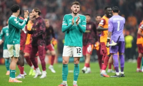 Liverpool prehral a prišiel o brankára. Tréner Slot však vypichol pozitíva: Táto prehra bola iná